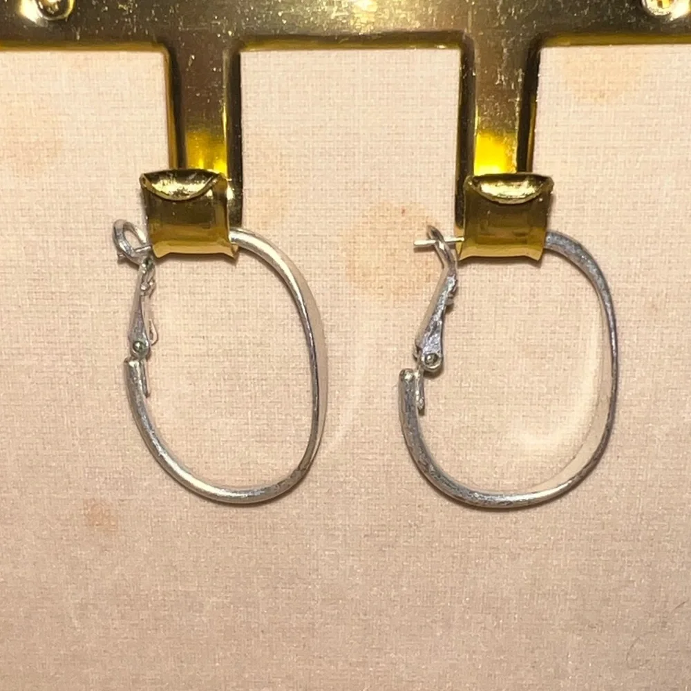 ⭐️Vintage Silver Tone Classic Oval Hoop Earrings - Picture 9 of 9